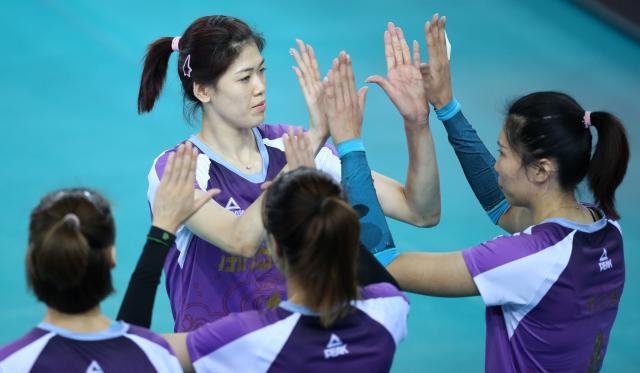 182体育-天津女排仅负一场进四强 李盈莹受伤或成争冠隐忧